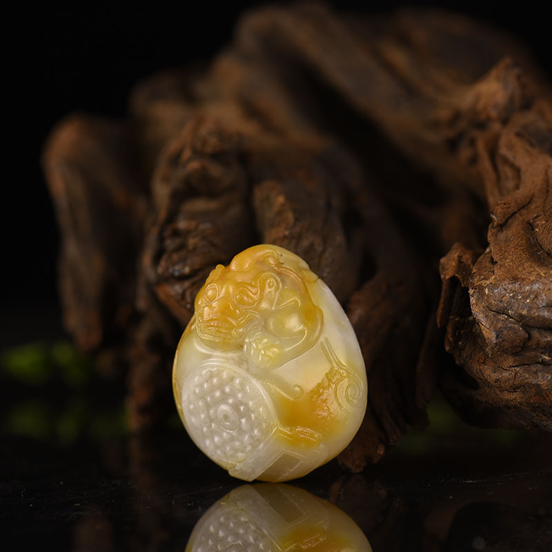 籽料和田玉貔貅吊坠-红掌柜