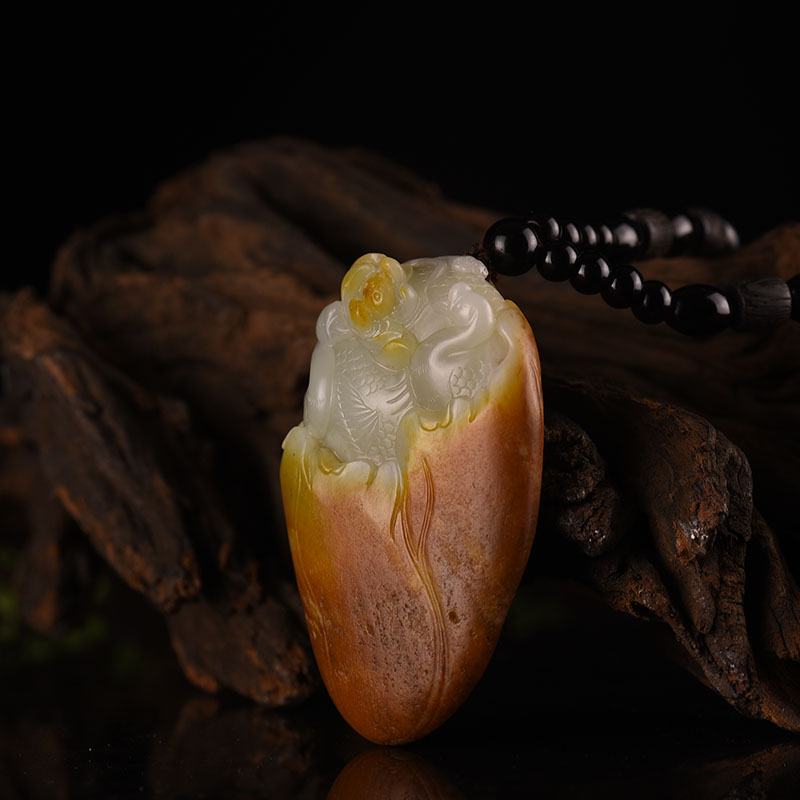 俏色和田玉手把件-红掌柜