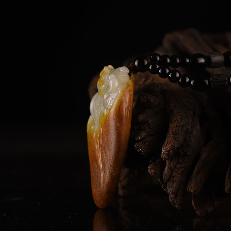 天然和田玉荷塘清趣手把件-红掌柜