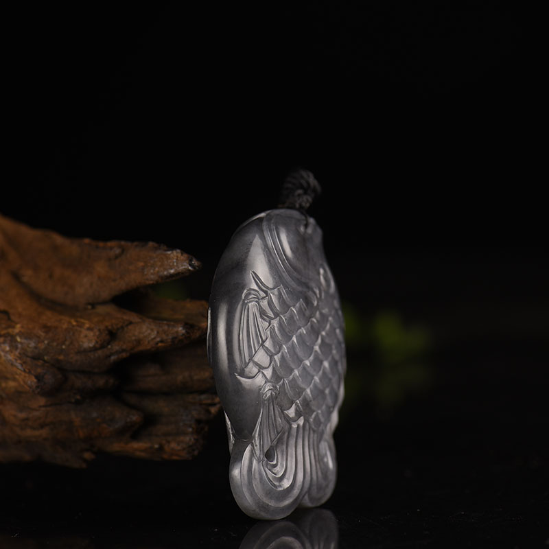 天然和田玉年年有余吊坠-红掌柜