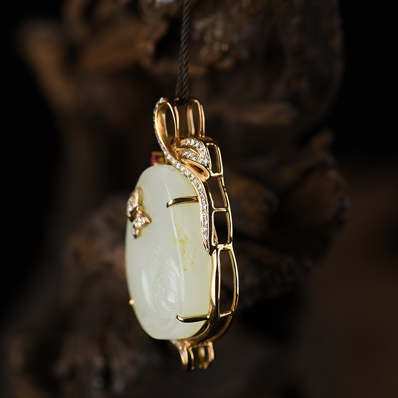 18k金镶钻和田白玉蝶恋花吊坠-红掌柜