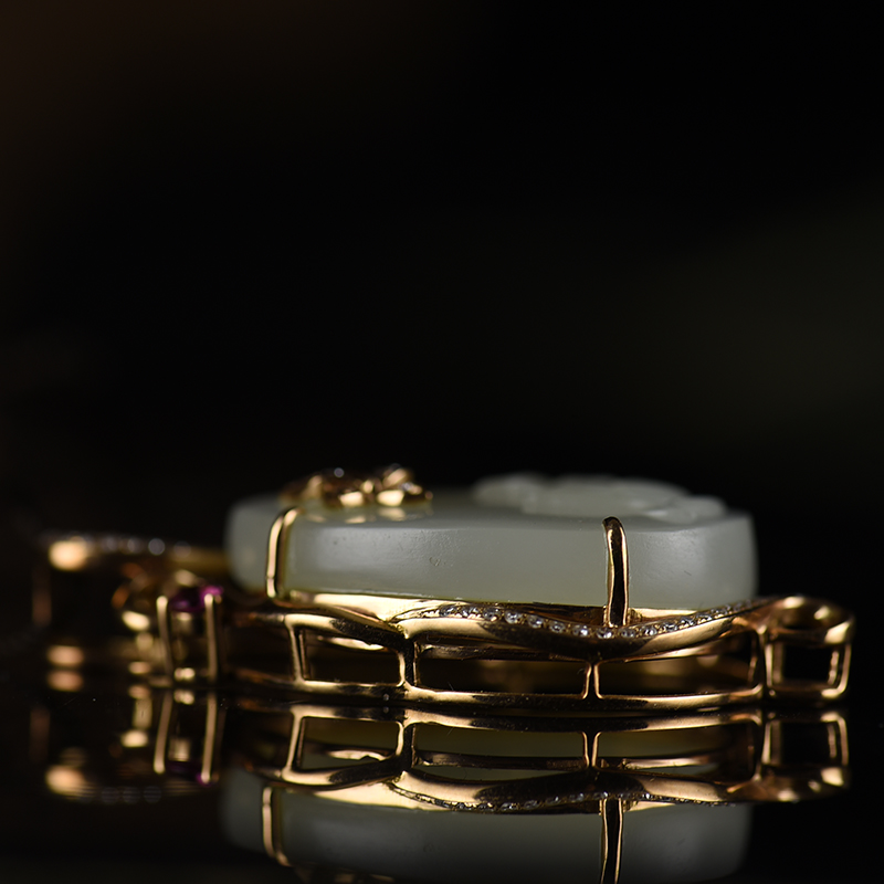 18k金镶钻和田玉吊坠-红掌柜