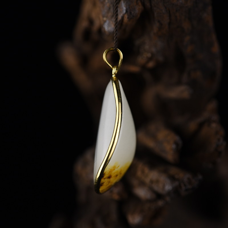 籽料和田白玉原石吊坠-红掌柜