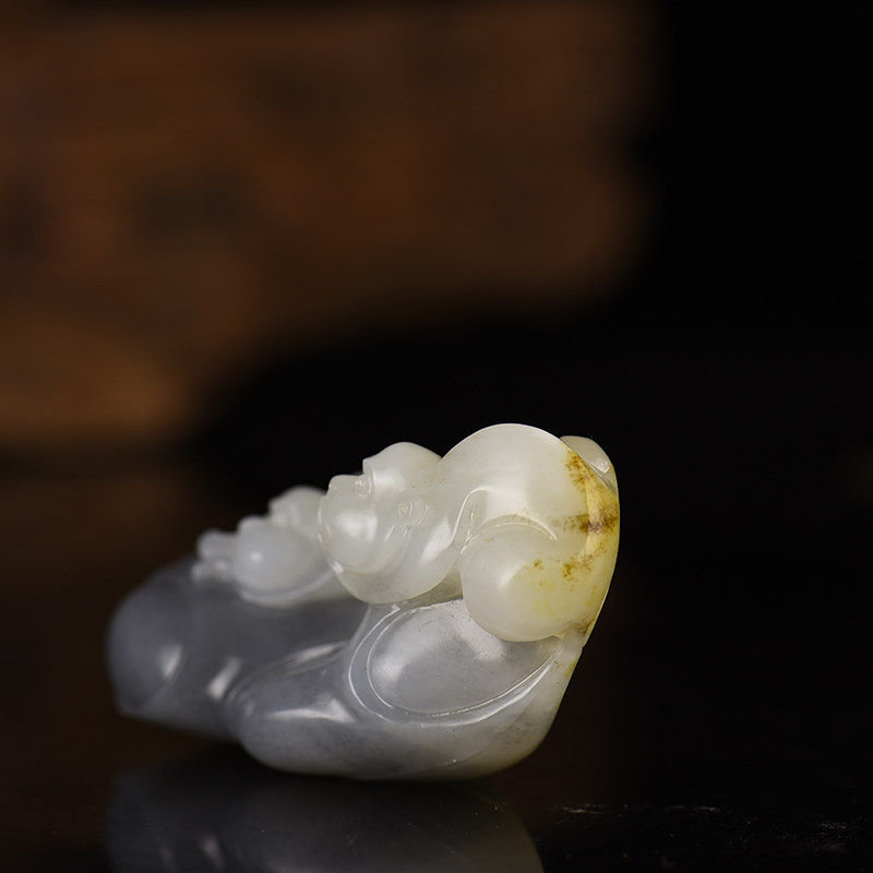 籽料和田玉一夜封侯摆件-红掌柜