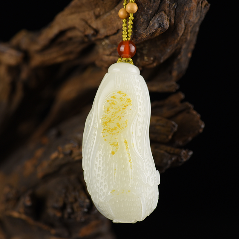 新疆天然籽料和田玉百财吊坠-红掌柜