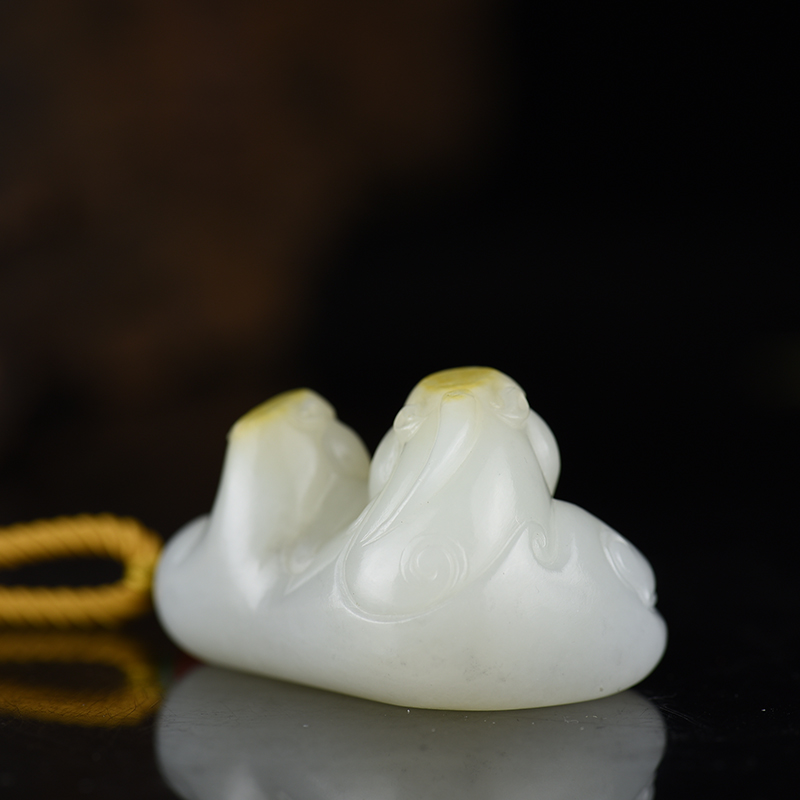 和田玉舐犊情深挂坠-红掌柜