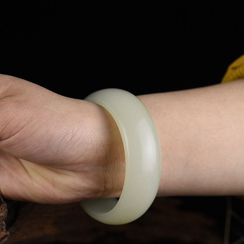 籽料和田玉手镯-红掌柜