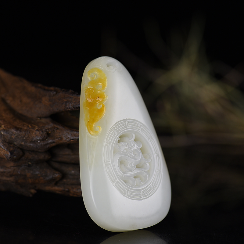 和田白玉龙行天下吊坠-红掌柜