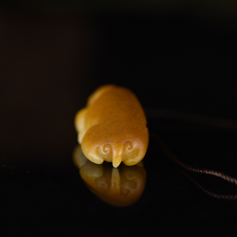 新疆籽料和田黄沁子鼠吊坠-红掌柜