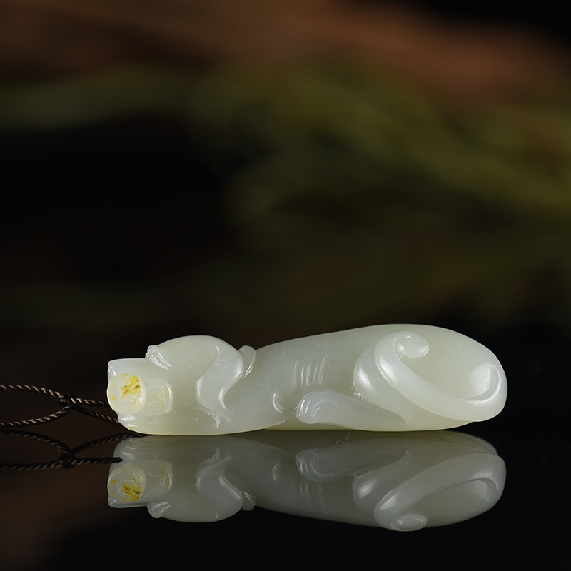 和田青白玉旺财吊坠-红掌柜