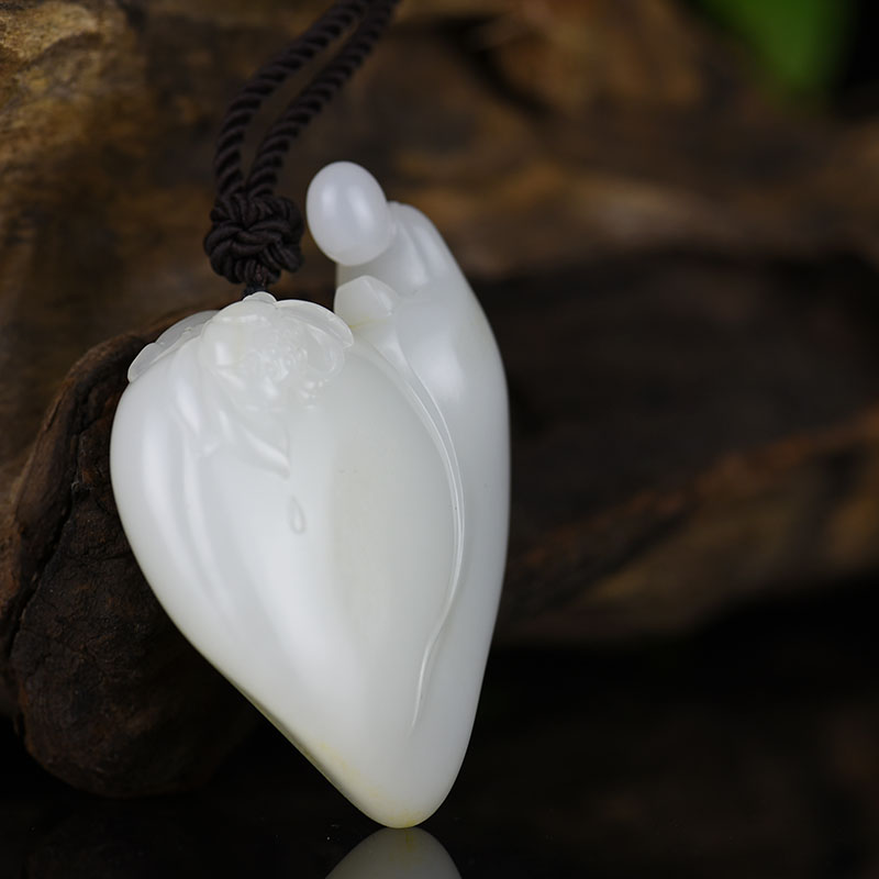 和田白玉悟道吊坠-红掌柜