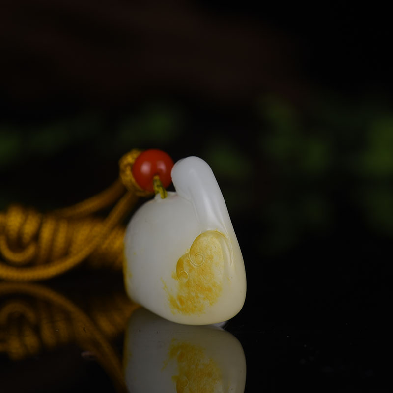 新疆天然籽料和田白玉吊坠-红掌柜
