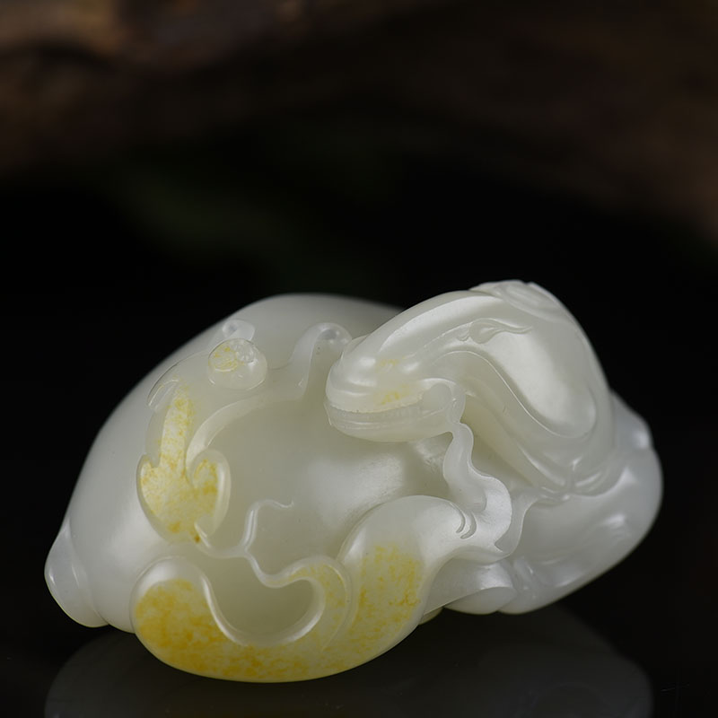 和田玉马上封侯手把件-红掌柜