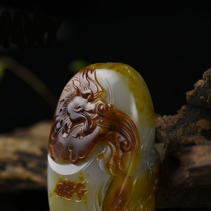 天然籽料俏色和田玉辰龙手把件-红掌柜