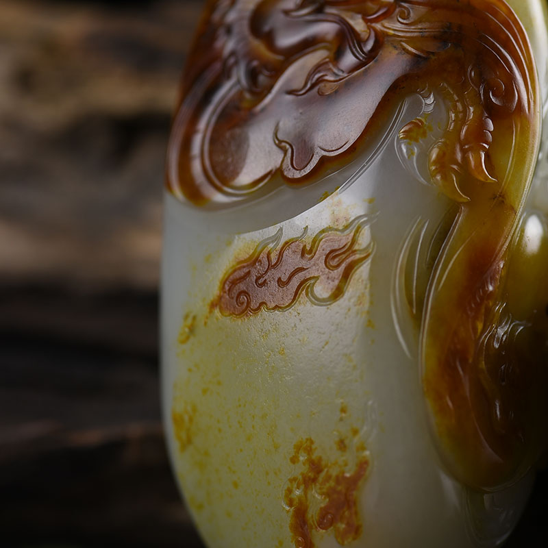 新疆籽料俏色和田玉辰龙手把件-红掌柜