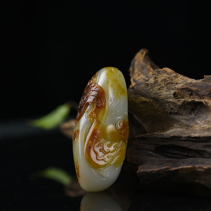 天然新疆籽料俏色和田玉辰龙手把件-红掌柜