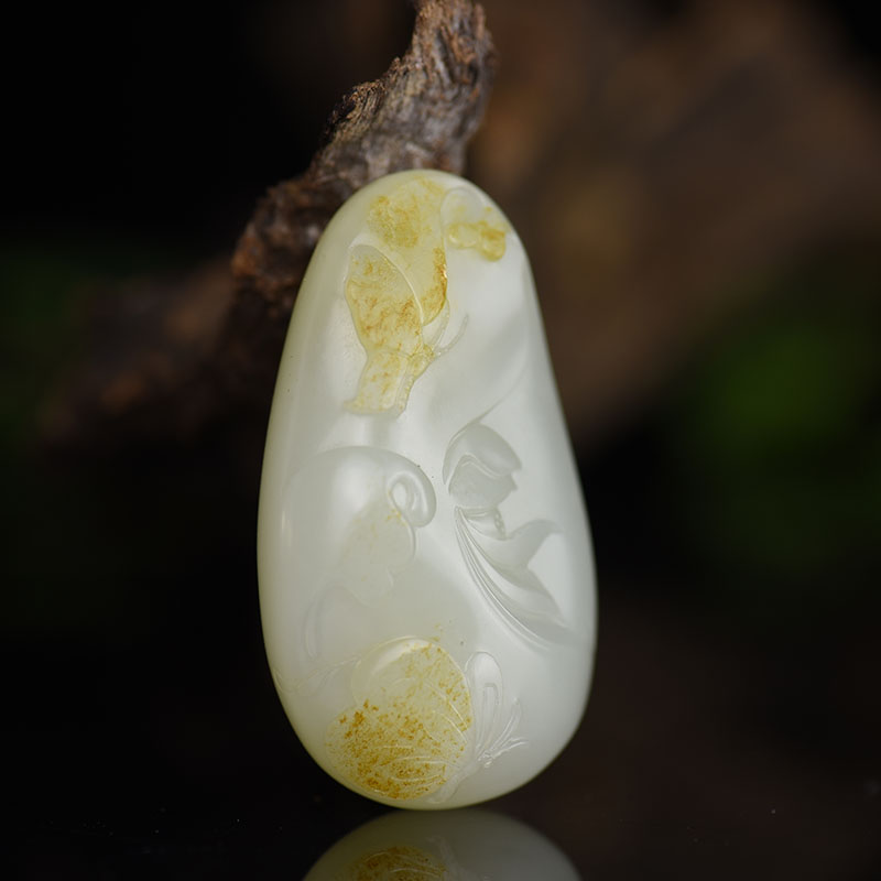 籽料天然和田玉蝶恋花吊坠-红掌柜