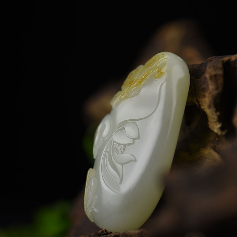 天然新疆籽料俏色和田玉蝶恋花吊坠-红掌柜