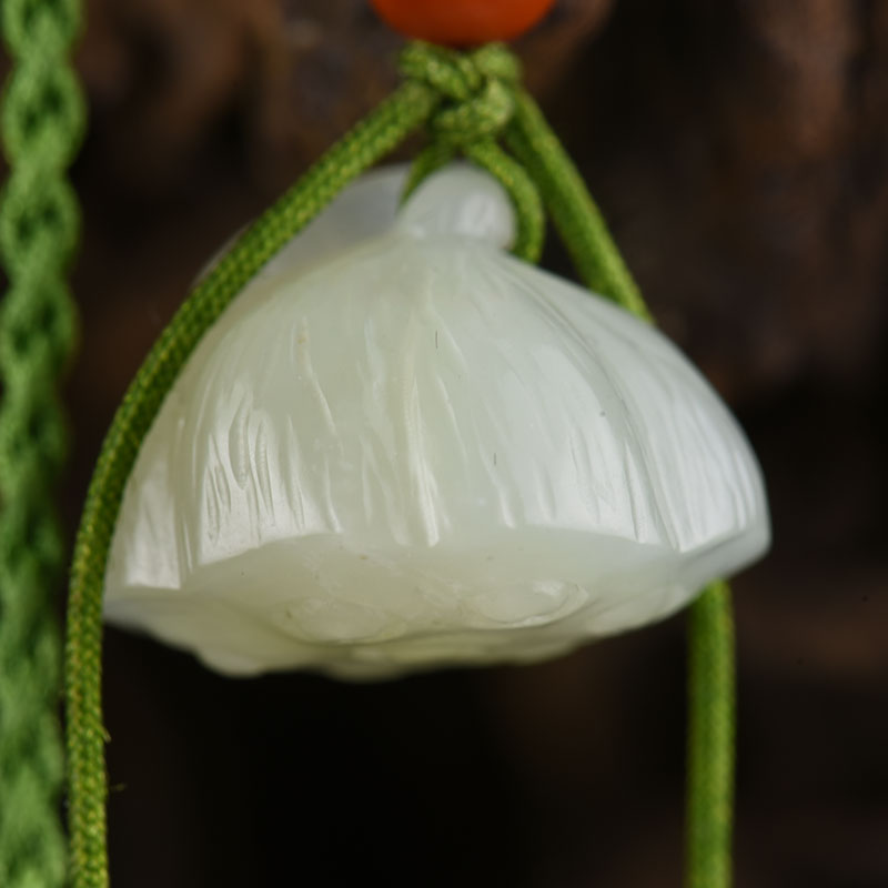 和田青白玉挂饰-红掌柜