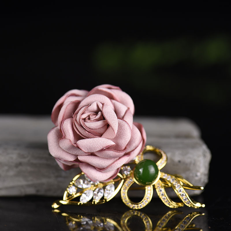 俄料山料和田碧玉胸针-红掌柜