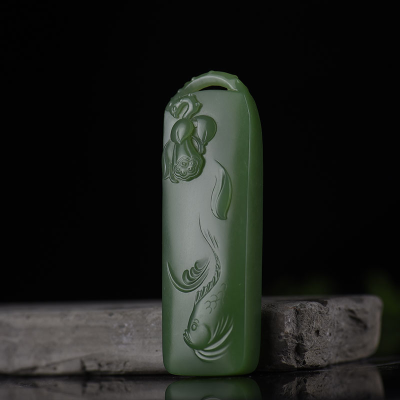 山料和田玉年年有余吊坠-红掌柜