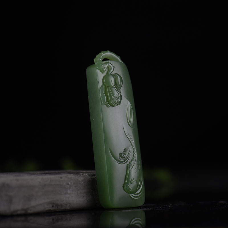 天然和田玉年年有余吊坠-红掌柜