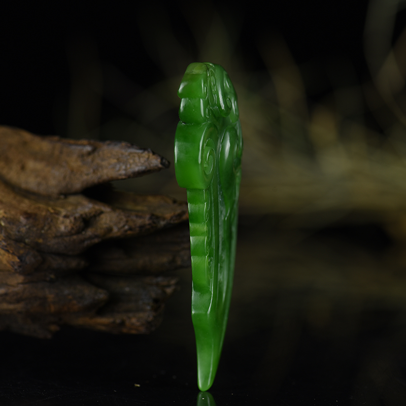 和田玉龙牙挂件-红掌柜