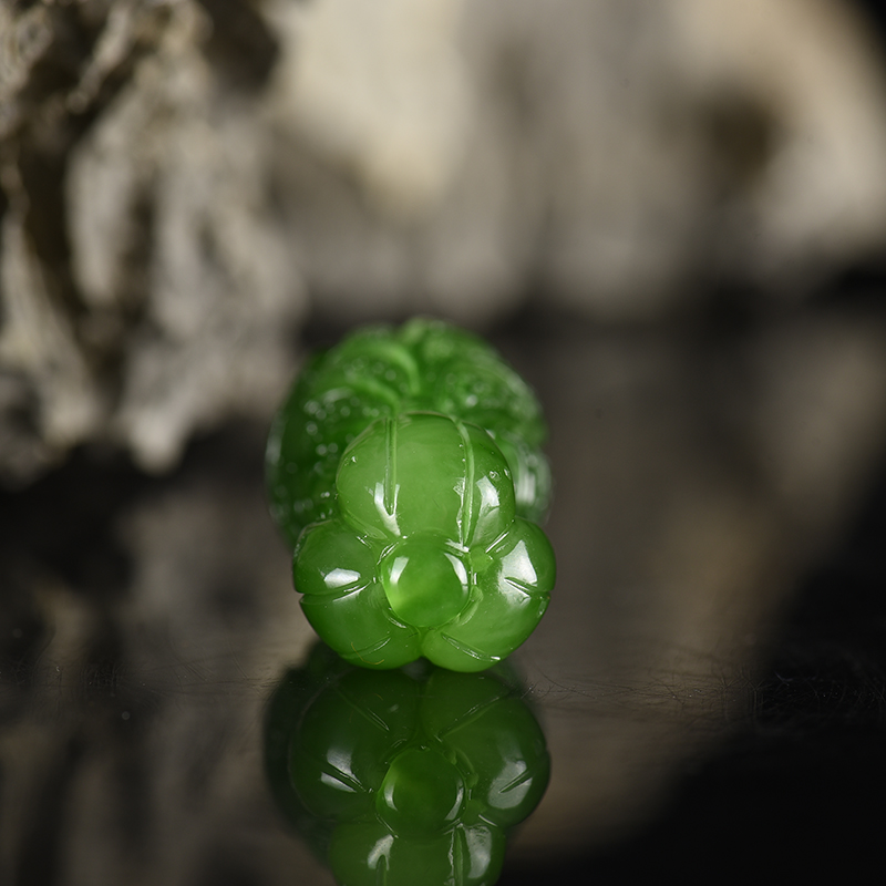 俄料天然山料和田玉摆财吊坠-红掌柜