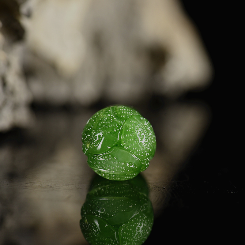 天然俄料山料和田白玉吊坠-红掌柜