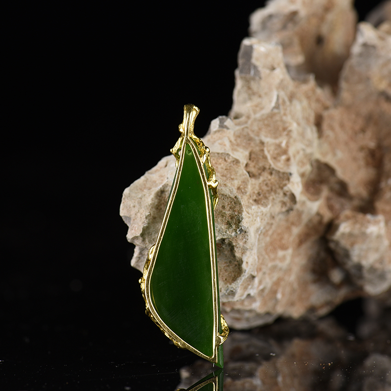18k金镶和田碧玉金枝玉叶吊坠-红掌柜