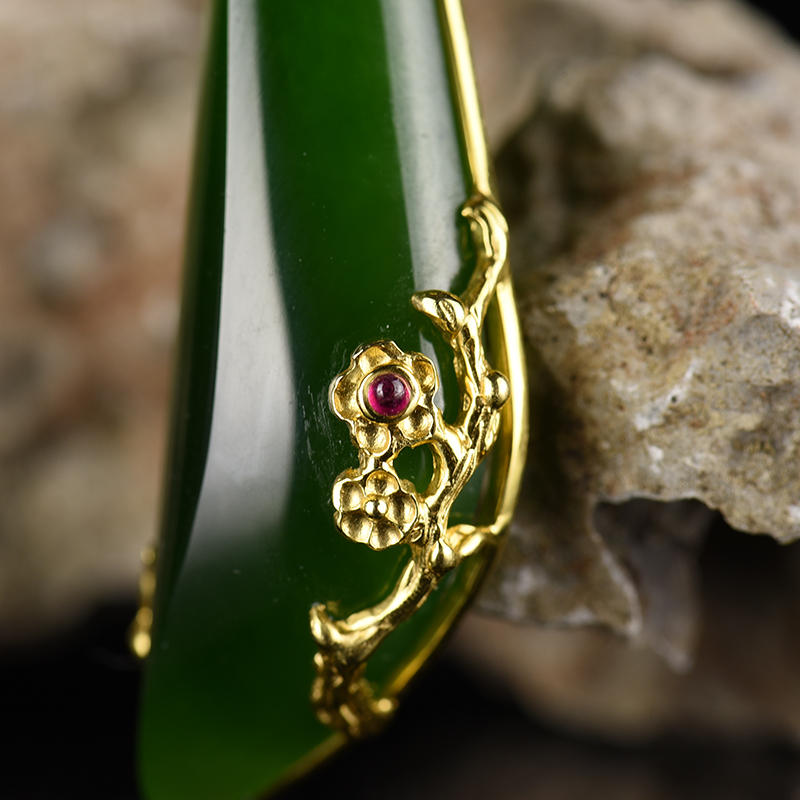 和田碧玉金枝玉叶吊坠-红掌柜