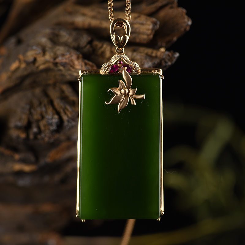 18k金镶钻石山料和田碧玉无事牌吊坠-红掌柜