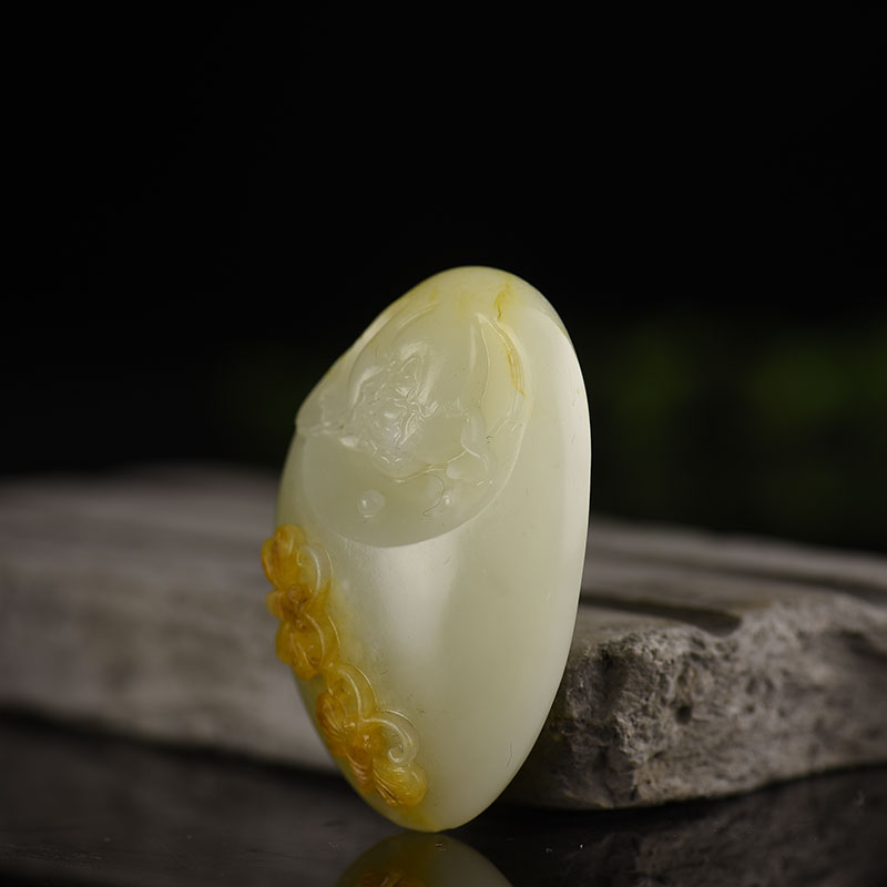 籽料和田玉蝶恋花吊坠-红掌柜