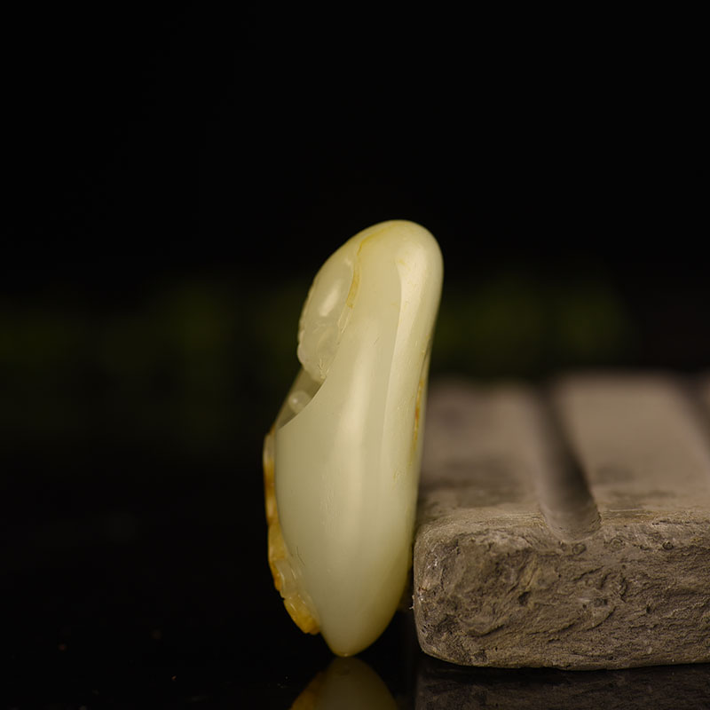 俏色和田玉吊坠-红掌柜