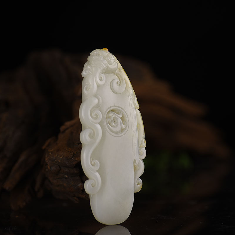 俏色和田玉府上有龙吊坠-红掌柜