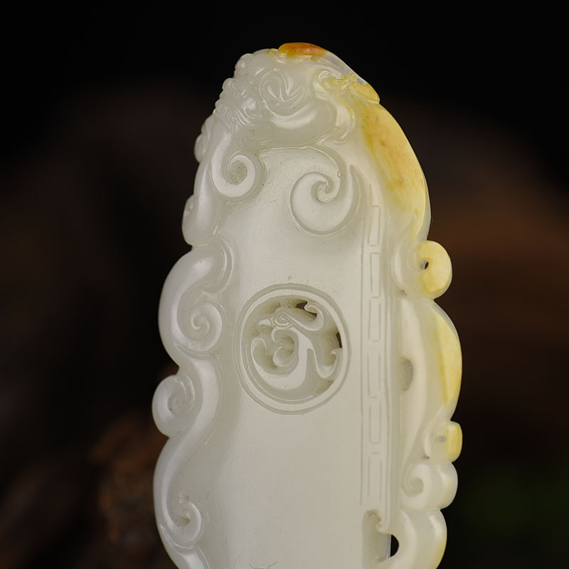 俏色和田玉吊坠-红掌柜