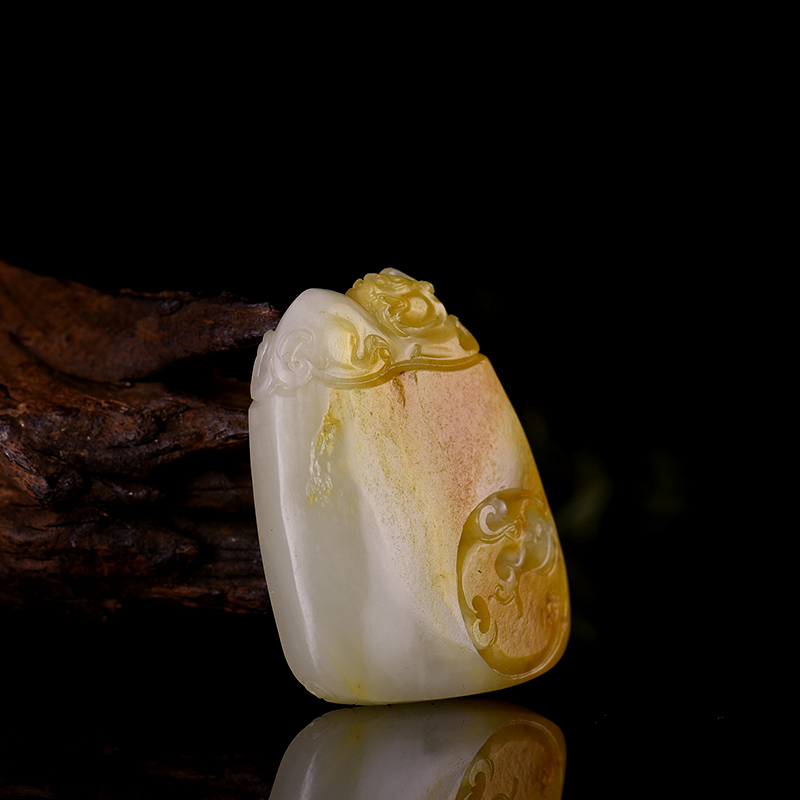 和田青白玉府上有龙凤吊坠-红掌柜