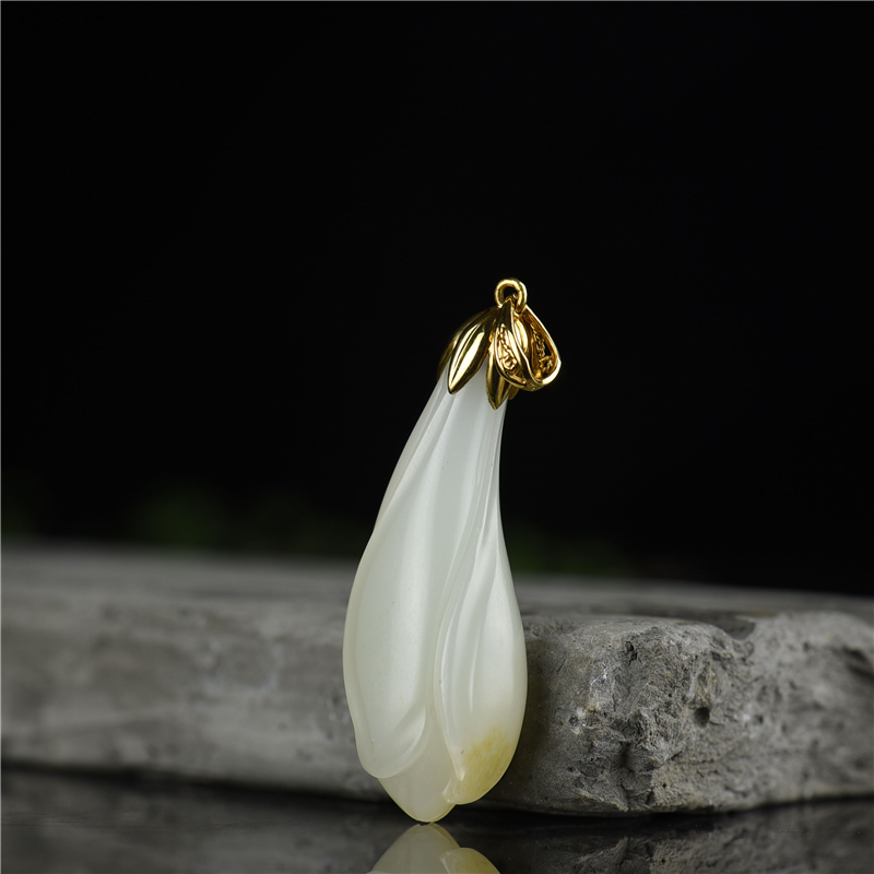 和田白玉玉兰吊坠-红掌柜