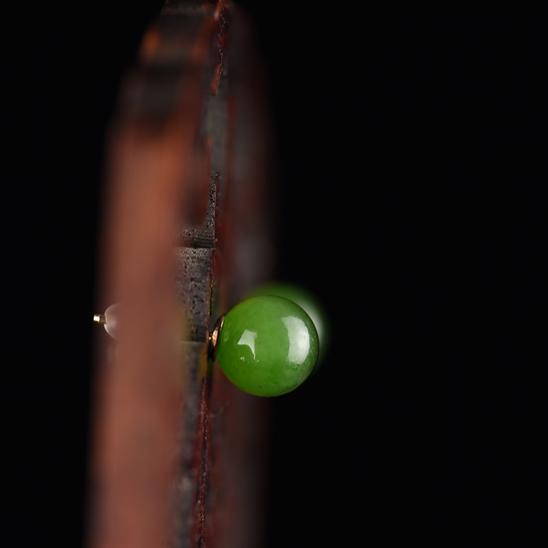 天然和田玉圆珠耳钉-红掌柜