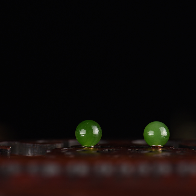 天然和田玉圆珠耳钉-红掌柜