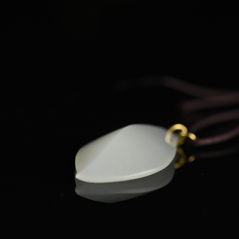 和田白玉金枝玉叶吊坠-红掌柜