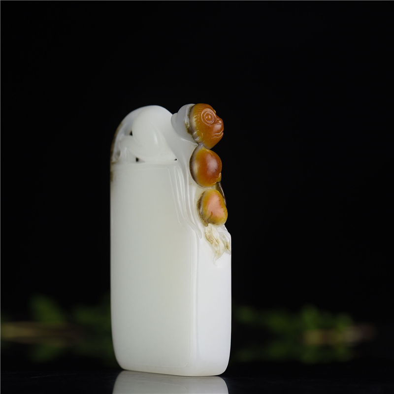 和田玉长寿无事牌挂坠-红掌柜