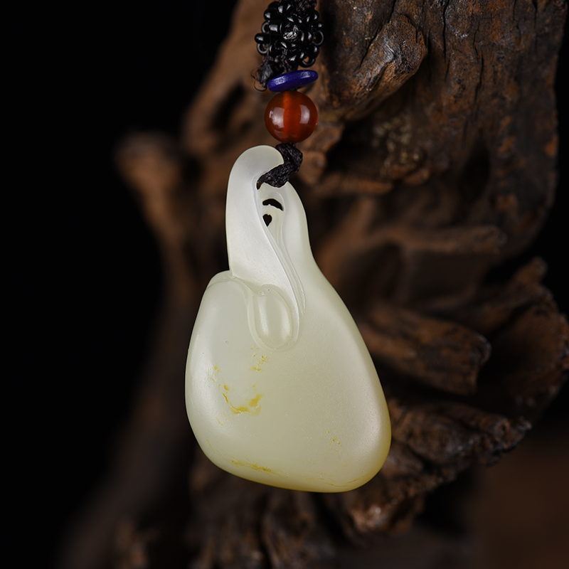 新疆天然和田白玉鹰头吊坠-红掌柜