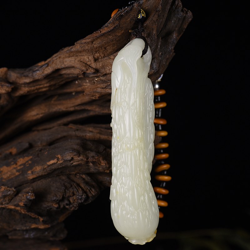 和田白玉飞黄腾达手把件-红掌柜