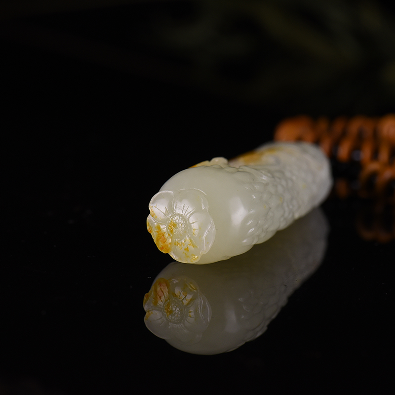 新疆山料和田玉手把件-红掌柜