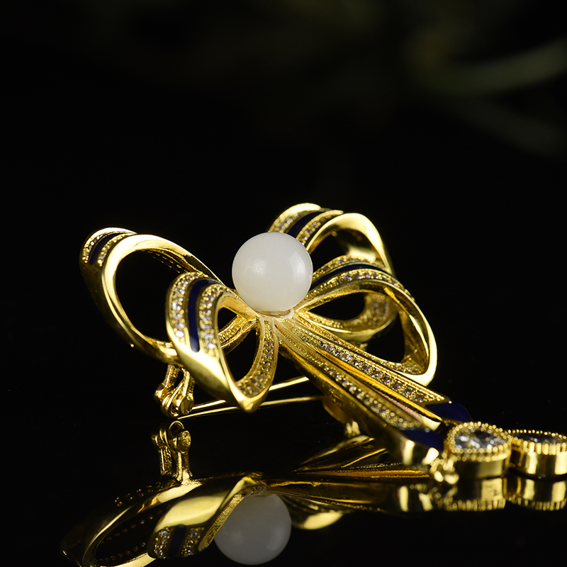 合金镶锆和田玉胸针-红掌柜