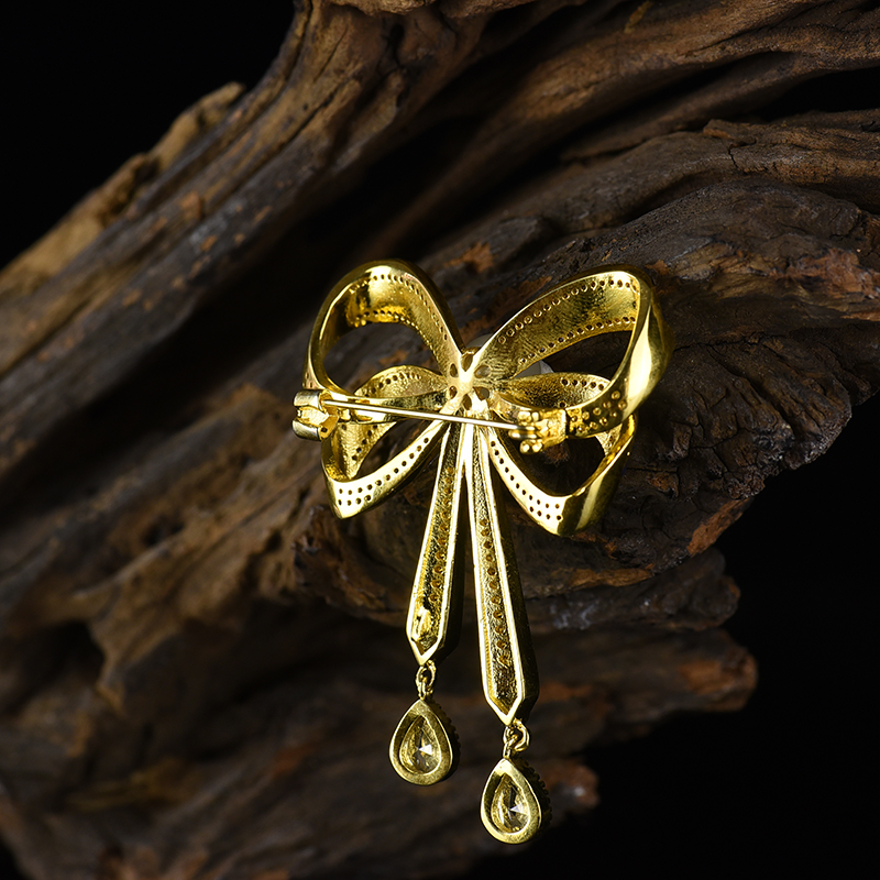 新疆山料和田白玉胸针-红掌柜