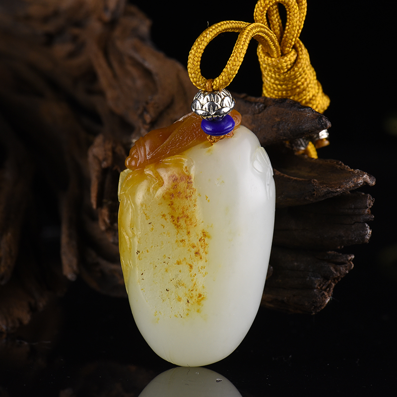 籽料和田玉一鸣惊人吊坠-红掌柜