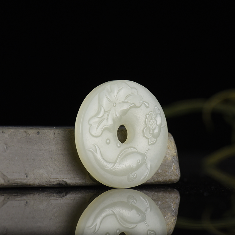 和田白玉年年有余吊坠-红掌柜