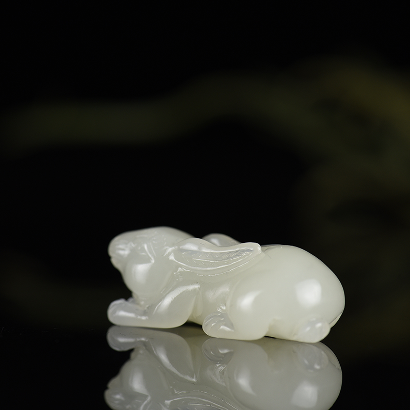 和田白玉卯兔吊坠-红掌柜